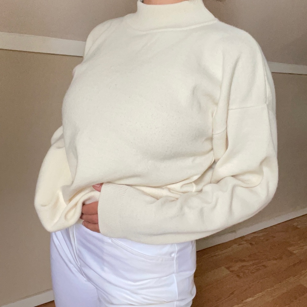 ✨vintage pale yellow Jessica Scott turtle neck sweater✨